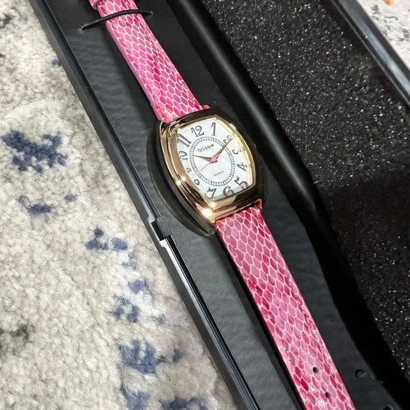 Brand new pink gossip watch in box - Picture 5 of 5